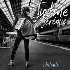 Justine Jérémie - Distraite